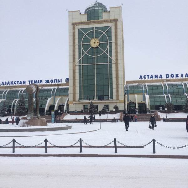 Вокзал астана расписание. Астана вокзал. Дорожный вокзал Астана. Архитектура нового вокзала Астана. Микрорайон нового вокзала Астана.