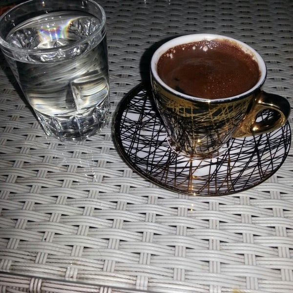 Photo prise au Osmanlı Kebap &amp; Caffė Latte par Melisa G. le12/10/2014