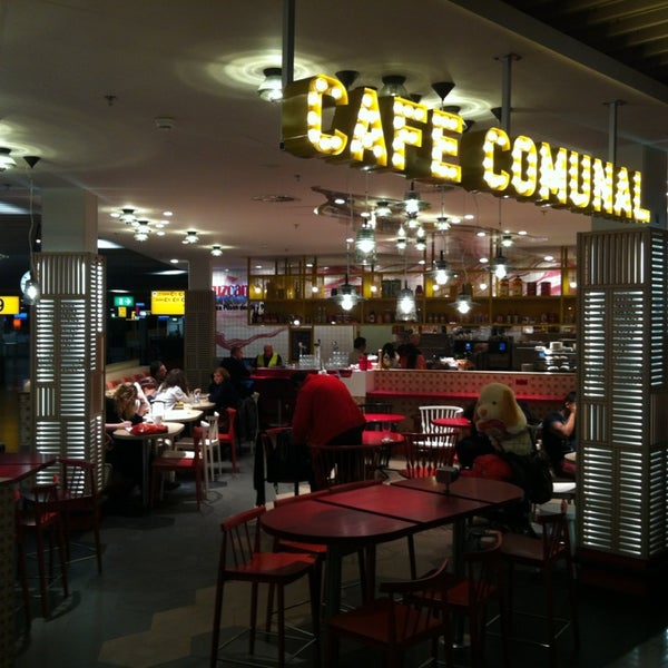 Photo taken at Cafe Comunal by Wouter V. on 12/30/2012