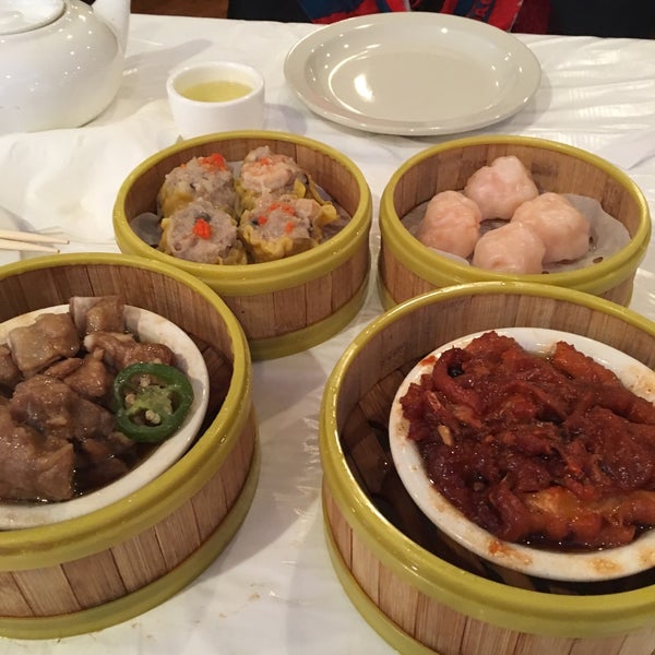 12/29/2017 tarihinde Ploypilin K.ziyaretçi tarafından Kirin Court Chinese Restaurant'de çekilen fotoğraf