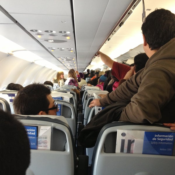 รูปภาพถ่ายที่ Aeropuerto Internacional Comodoro Arturo Merino Benítez (SCL) โดย Cristian M. เมื่อ 5/25/2013