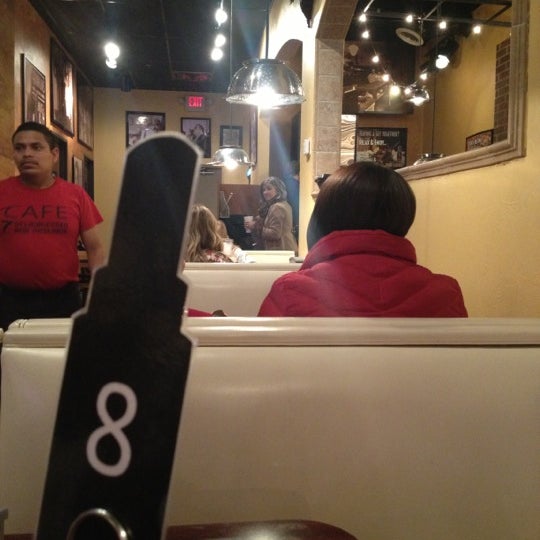 Das Foto wurde bei Cafe 7 von Taryn S. am 12/15/2012 aufgenommen