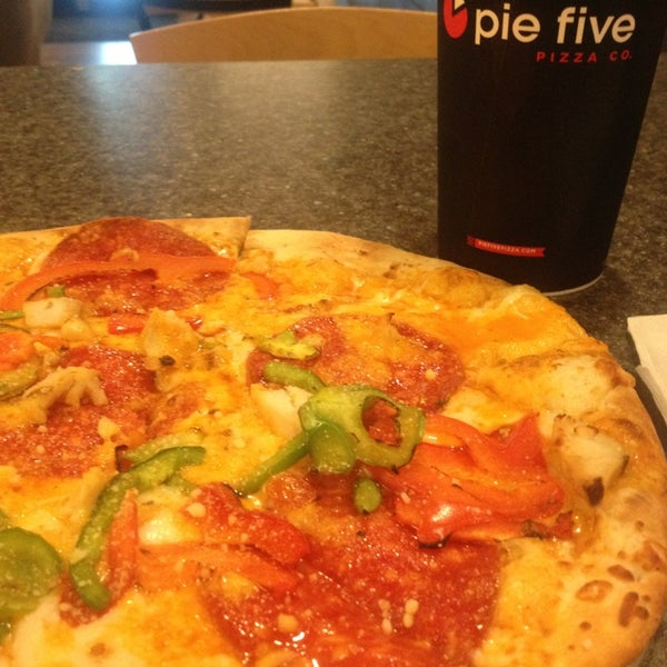 3/2/2014にTaryn S.がPie Five Pizza Co.で撮った写真
