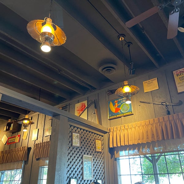 Cracker Barrel Old Country Store Kokomo'da Amerikan Restoranı