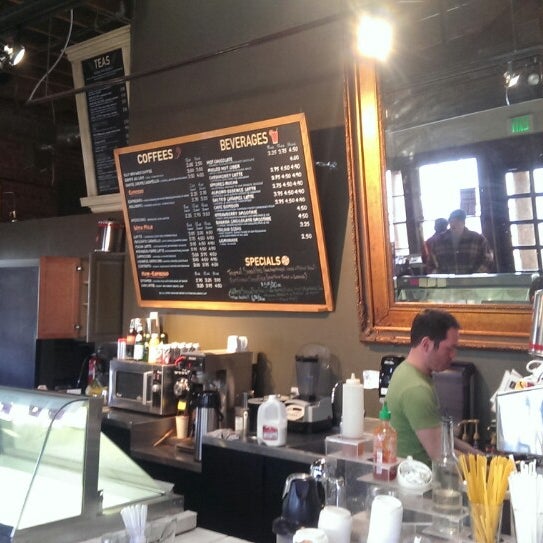 2/27/2014 tarihinde Eric R.ziyaretçi tarafından Station Coffee House'de çekilen fotoğraf