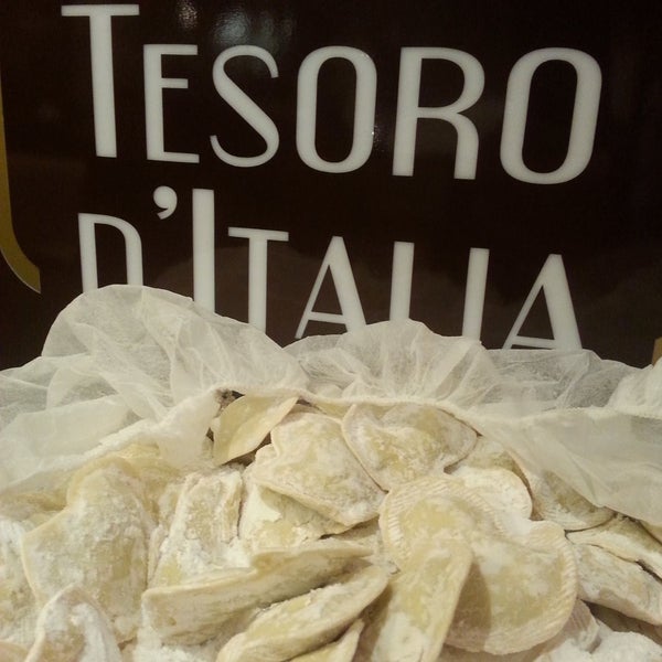 รูปภาพถ่ายที่ Tesoro d&#39;Italia โดย Tesoro d&#39;Italia เมื่อ 11/25/2014