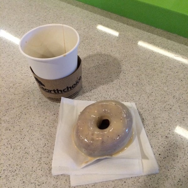 6/6/2014 tarihinde Tim J.ziyaretçi tarafından Glazed and Confuzed Donuts'de çekilen fotoğraf