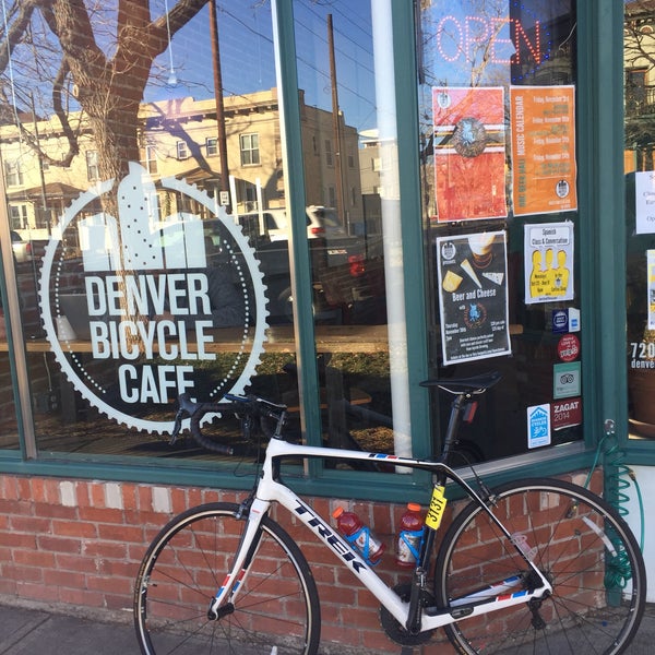 Foto tirada no(a) Denver Bicycle Cafe por Tim J. em 11/25/2017