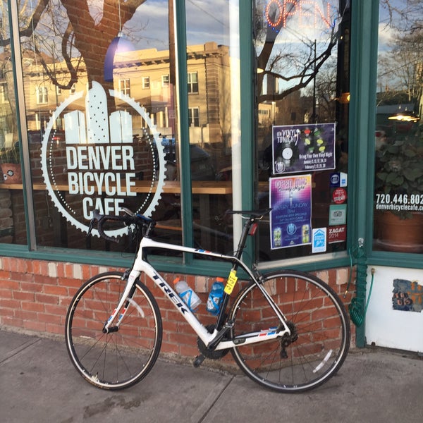 Foto tomada en Denver Bicycle Cafe  por Tim J. el 1/29/2018