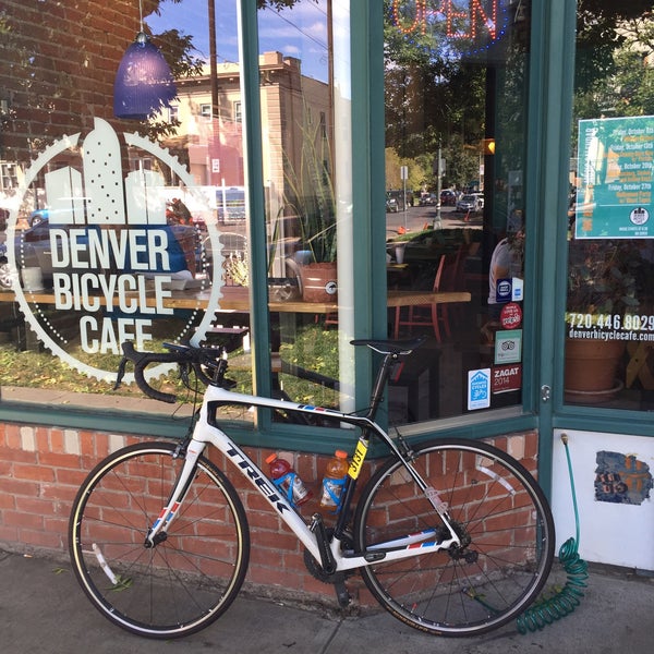 Foto tirada no(a) Denver Bicycle Cafe por Tim J. em 10/1/2017