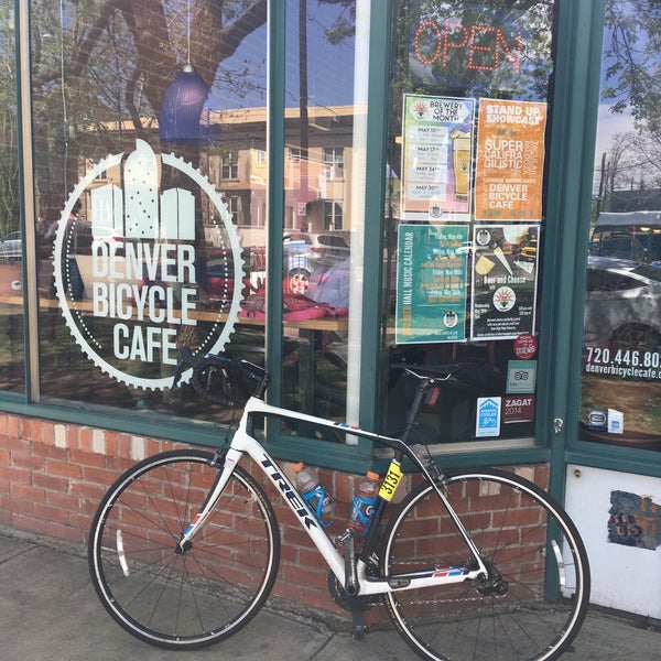 Foto tomada en Denver Bicycle Cafe  por Tim J. el 5/7/2018