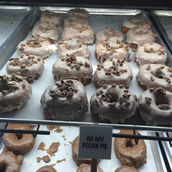 Foto scattata a Glazed and Confuzed Donuts da Tim J. il 6/14/2014