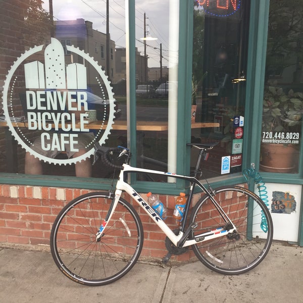 Foto tirada no(a) Denver Bicycle Cafe por Tim J. em 5/7/2017