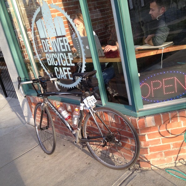5/6/2013 tarihinde Tim J.ziyaretçi tarafından Denver Bicycle Cafe'de çekilen fotoğraf