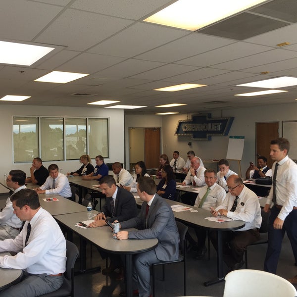 Ed Bozarth Chevrolet of Aurora Car Dealership