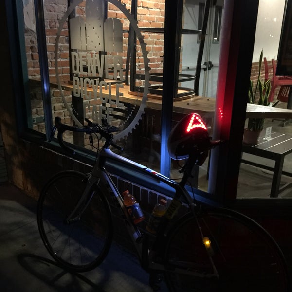8/26/2017 tarihinde Tim J.ziyaretçi tarafından Denver Bicycle Cafe'de çekilen fotoğraf