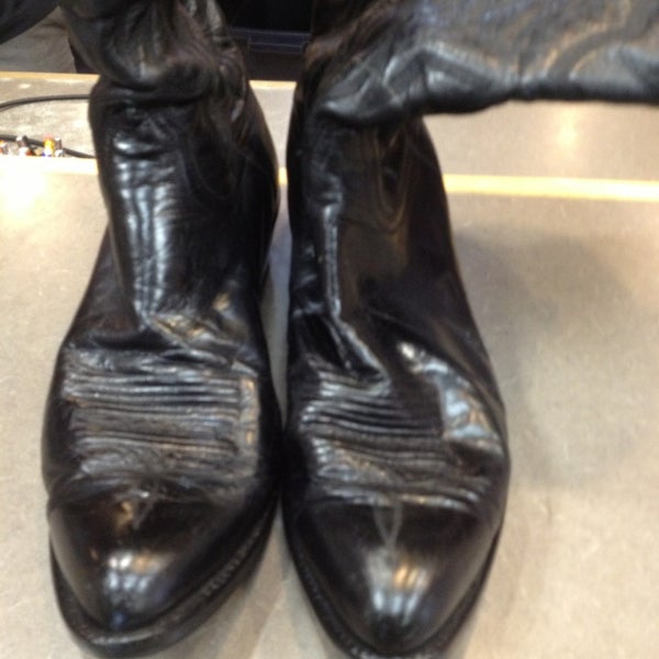 3/2/2013にTim J.がDardano&#39;s Shoesで撮った写真