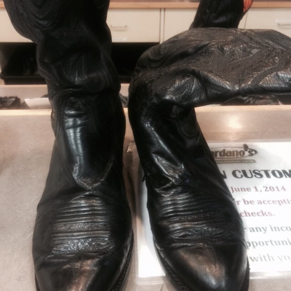 2/18/2015にTim J.がDardano&#39;s Shoesで撮った写真