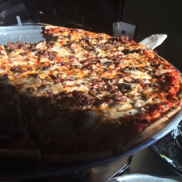 9/13/2014にTim J.がThe Walnut Room Pizzeriaで撮った写真