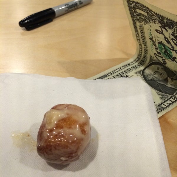 6/6/2014にTim J.がGlazed and Confuzed Donutsで撮った写真