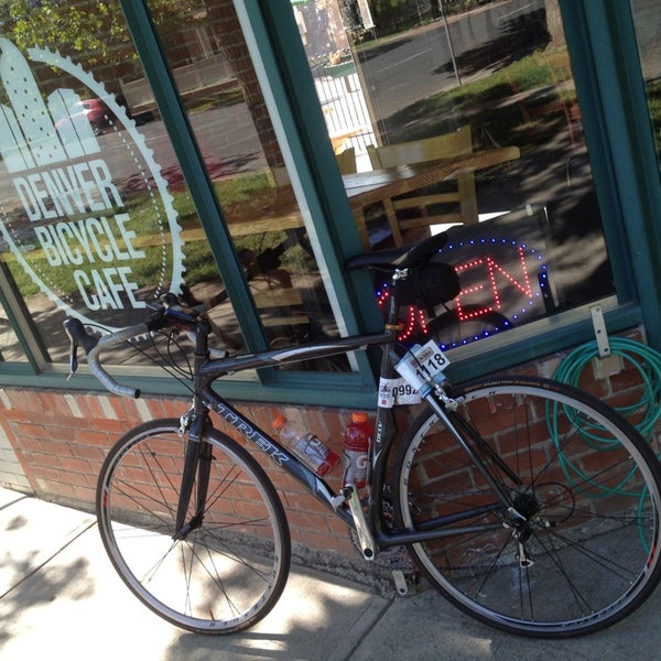 5/31/2013 tarihinde Tim J.ziyaretçi tarafından Denver Bicycle Cafe'de çekilen fotoğraf