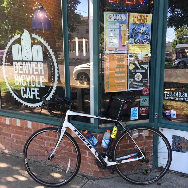 Foto tomada en Denver Bicycle Cafe  por Tim J. el 5/31/2018