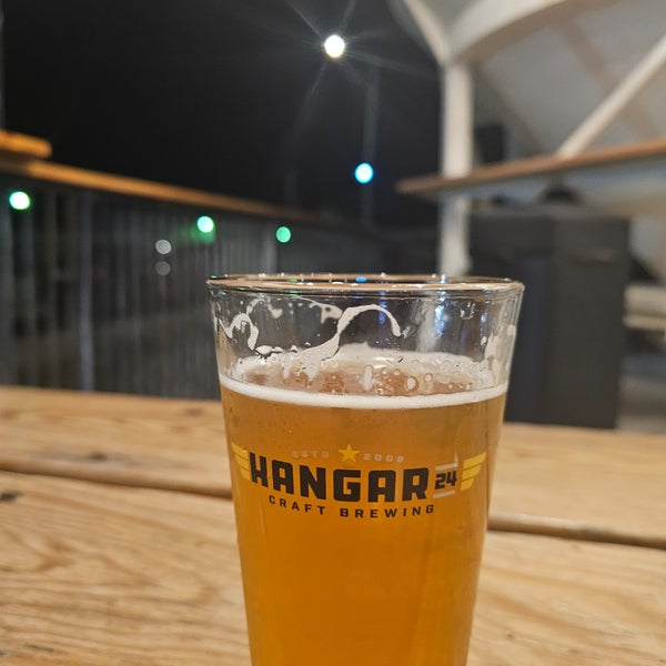 Снимок сделан в Hangar 24 Craft Brewery пользователем Sween E. 2/3/2024