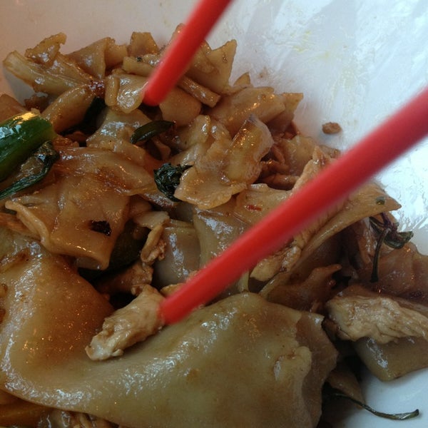 Снимок сделан в Bangkok Joe&#39;s Thai Restaurant &amp; Dumpling Bar пользователем DeShon G. 12/22/2012