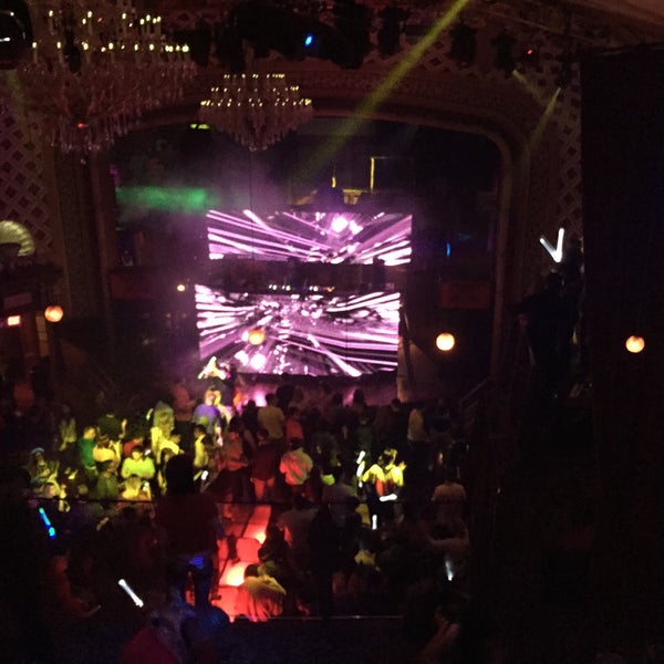 2/15/2015 tarihinde Naomi McDonaldziyaretçi tarafından Opera Nightclub'de çekilen fotoğraf