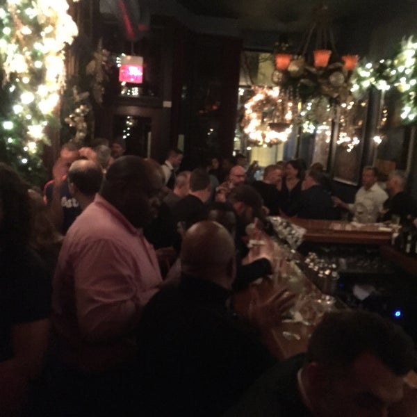 11/27/2016 tarihinde David M.ziyaretçi tarafından Marty&#39;s Martini Bar'de çekilen fotoğraf