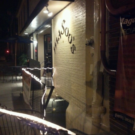 Foto tomada en Magoo&#39;s Pub &amp; Eatery  por Charlene J. el 9/21/2012