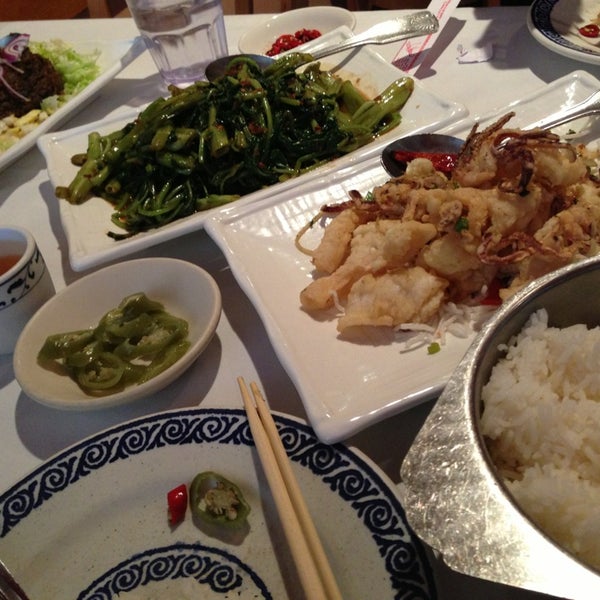 Снимок сделан в Royal East Restaurant пользователем Yani I. 2/7/2013