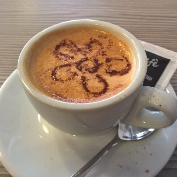 Foto tirada no(a) Luxe Cafè por pәp em 9/28/2015
