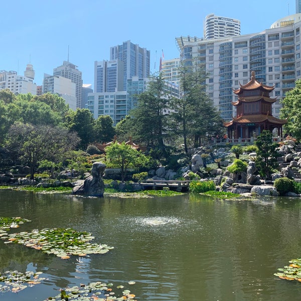 Foto diambil di Chinese Garden of Friendship oleh Andy F. pada 10/3/2019
