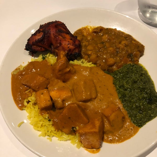 Снимок сделан в Rangoli India Restaurant пользователем liza s. 11/15/2019