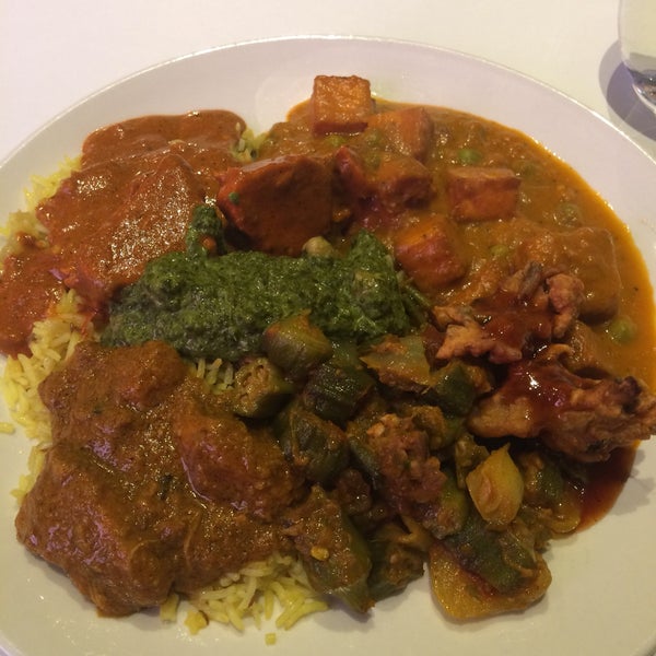 รูปภาพถ่ายที่ Rangoli India Restaurant โดย liza s. เมื่อ 11/8/2017