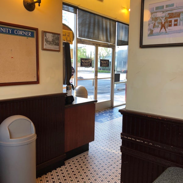 Noah's Bagels Bagel Shop