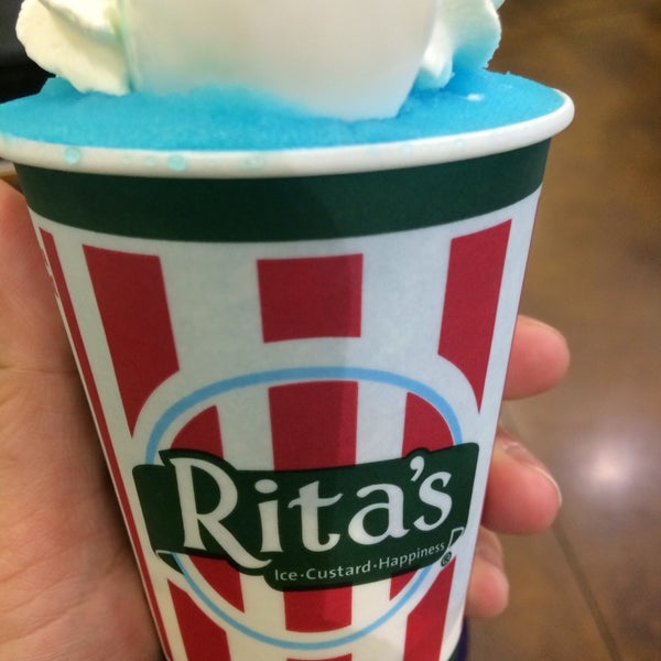 Снимок сделан в Rita&#39;s Italian Ice &amp; Frozen Custard пользователем liza s. 5/31/2014