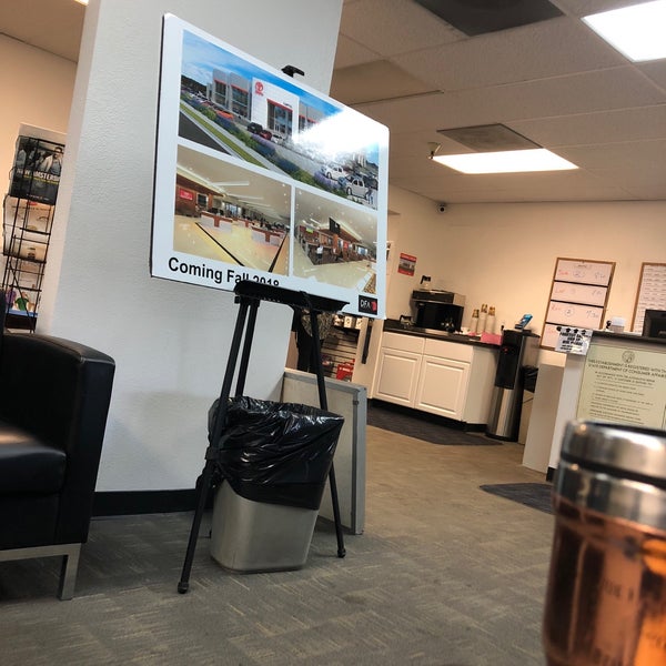 รูปภาพถ่ายที่ Capitol Toyota โดย liza s. เมื่อ 10/2/2018