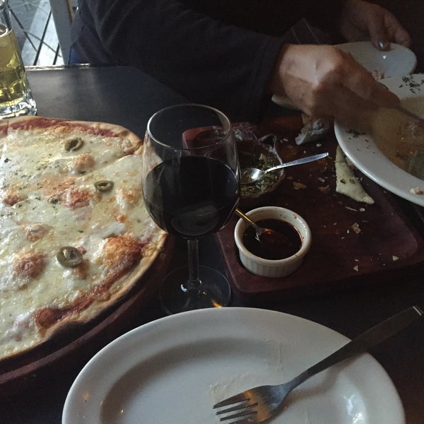 3/6/2016 tarihinde Alejandra T.ziyaretçi tarafından La Pizzeria Argentina'de çekilen fotoğraf