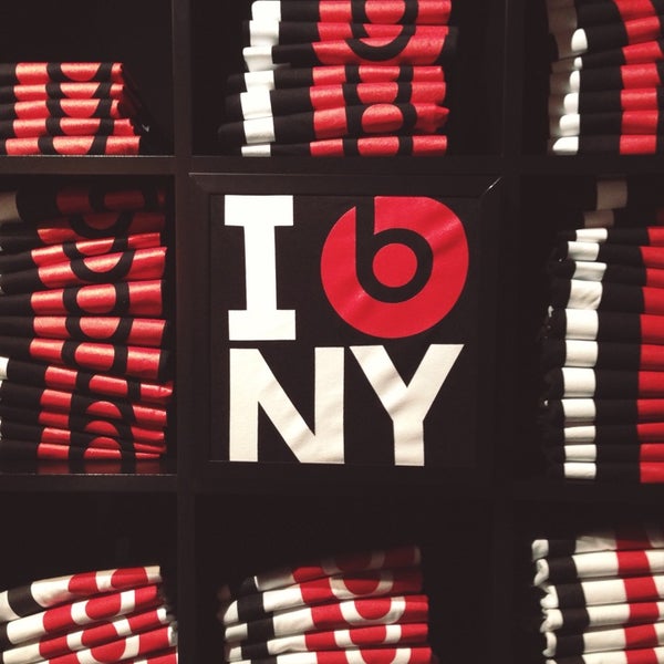 Photo taken at Beats By Dre Store by Ben 💯 B. on 11/8/2013