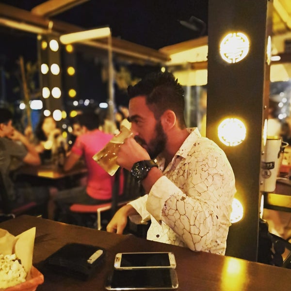 Foto diambil di Medellin Lounge Bar oleh Dinçay B. pada 7/7/2019
