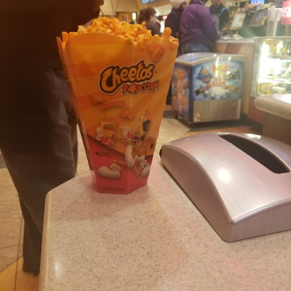 Regal Waugh Chapel & IMAX 영화관에서의 사진