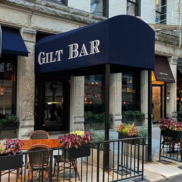 รูปภาพถ่ายที่ Gilt Bar โดย Ella H. เมื่อ 7/9/2022