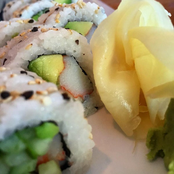 Photo prise au Pacific Rim Sushi &amp; Yakitori Lounge par Kevin S. le8/10/2016