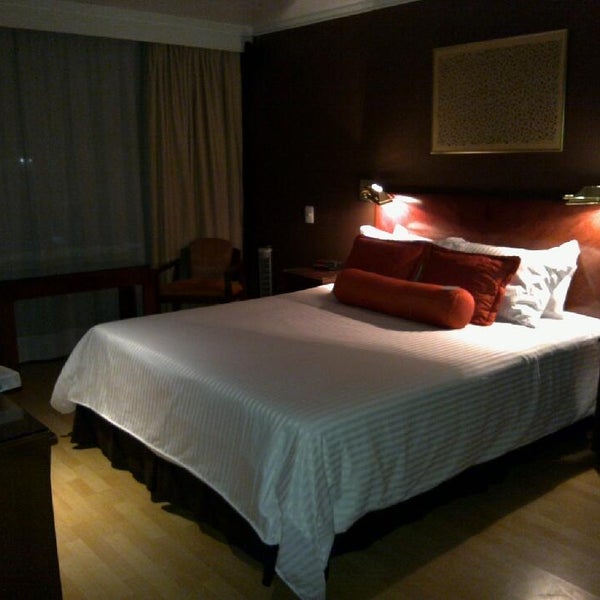 Photo taken at Lancaster House Suites y Eventos by Juan David R. on 10/29/2012