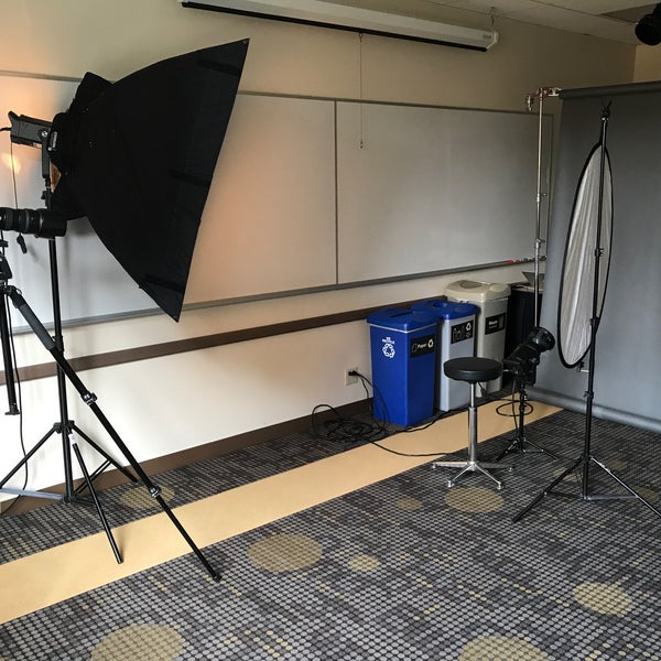 Конференц-зале гостиницы «мария. Конференц зал рэдиссон челябинск. Хаят редженси в москве петровский парк конференц зал. Гранд отель эмеральд санкт-петербург конференц зал. Мебель для конференций на сцену.