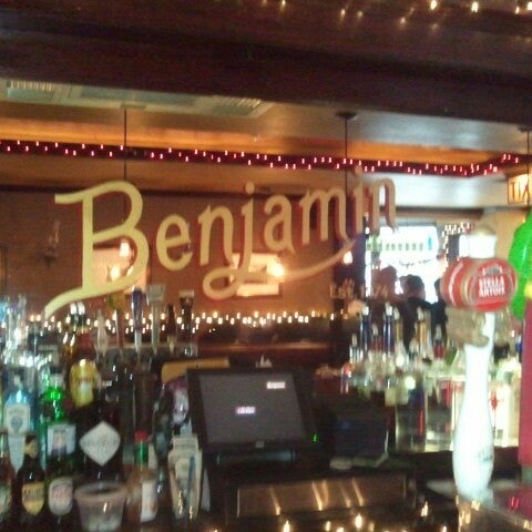12/1/2012 tarihinde Katieziyaretçi tarafından Benjamin Restaurant &amp; Bar'de çekilen fotoğraf