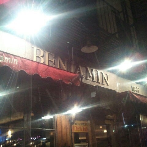 11/8/2012 tarihinde Katieziyaretçi tarafından Benjamin Restaurant &amp; Bar'de çekilen fotoğraf