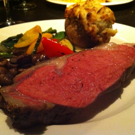 Photo taken at The Keg Steakhouse + Bar - Esplanade by Thea R. on 11/6/2012